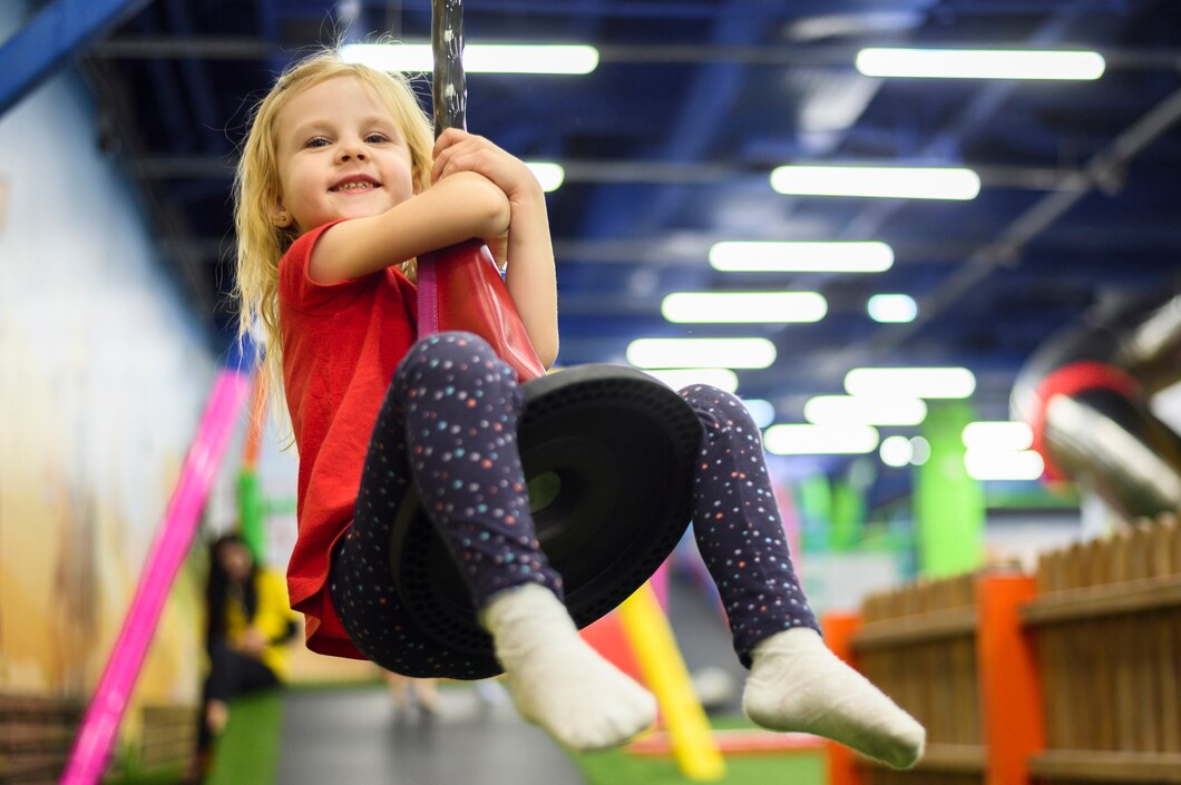 Jak sala zabaw w Serwis Family Gym pomaga w rozwoju Twojego dziecka?