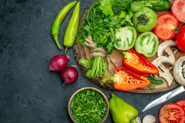 Zdrowe przepisy na dania z sezonowych warzyw dostępnych w Biedronce